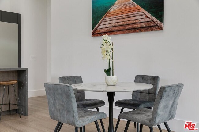 Building Photo - 1236 N Spaulding Ave