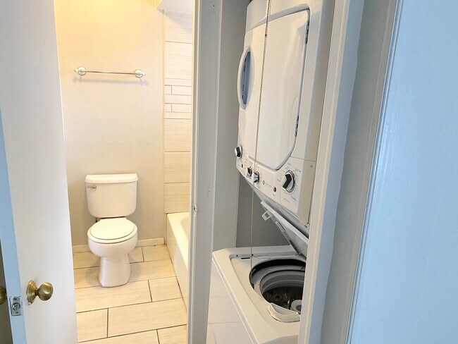 Building Photo - SPRING BRANCH CONDO