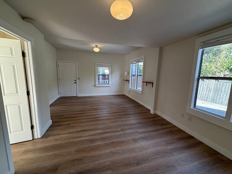 Building Photo - 215 S Avenue 58