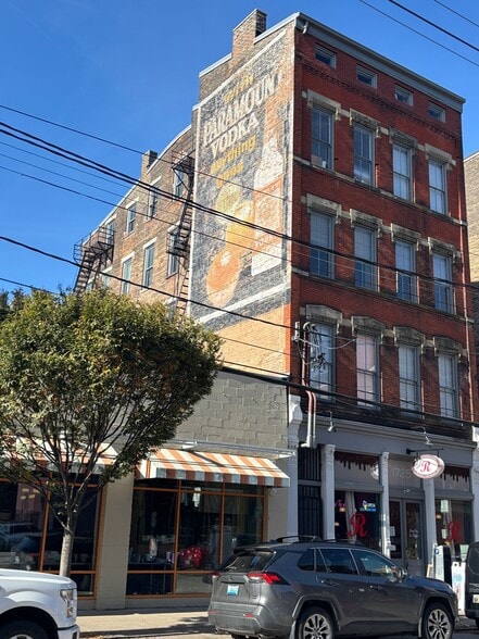 Building Photo - 1725 Elm St
