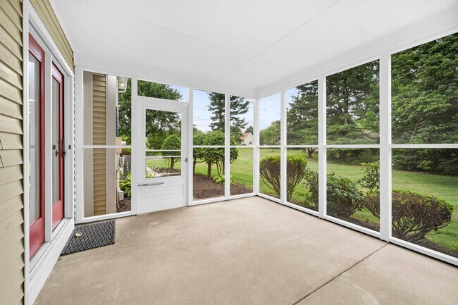 Building Photo - 684 Steinman Ct