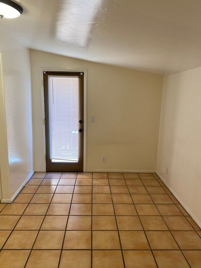 Building Photo - 6636 Del Playa Dr