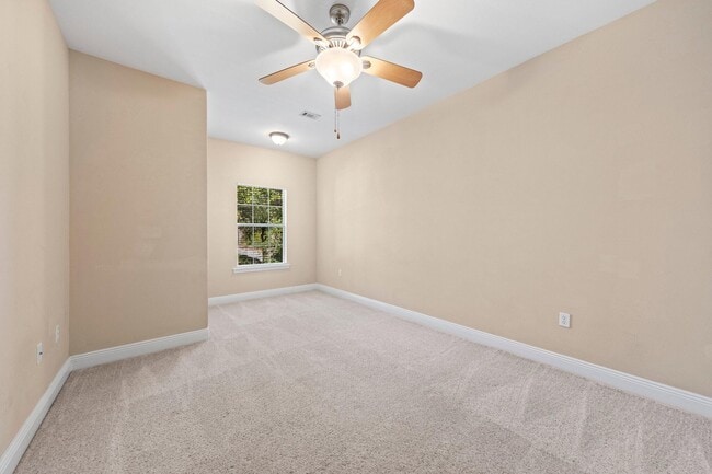 Building Photo - 528 Maple Ave