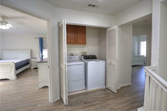 Building Photo - 543 Fireside Ln