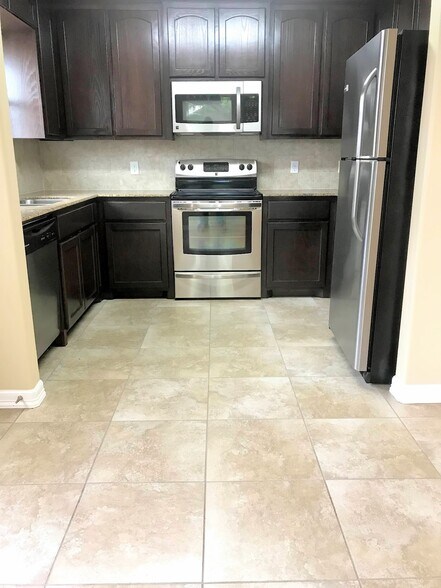 Stainless Steel Appliances - 3607 Sheraton Ave