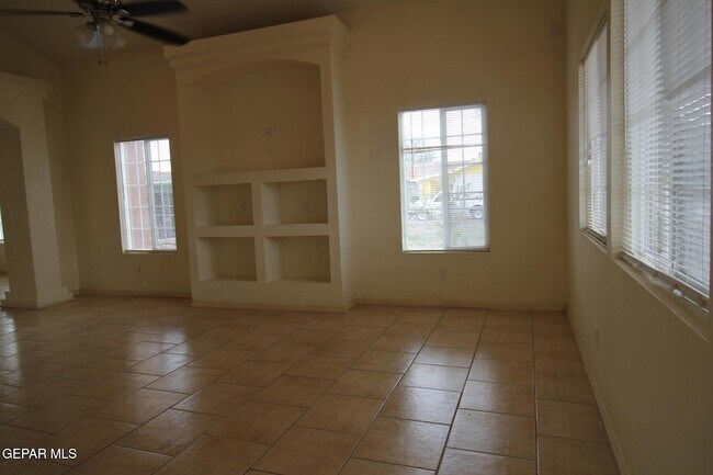 Building Photo - 456 Passmore Rd