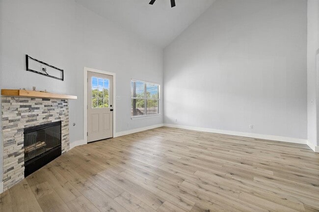 Building Photo - 502 Sherwood Ct