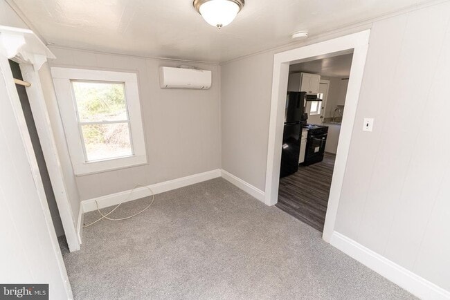 Building Photo - 117 Davis Ln