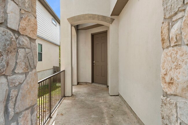 Building Photo - 1230 Nicholas Manor