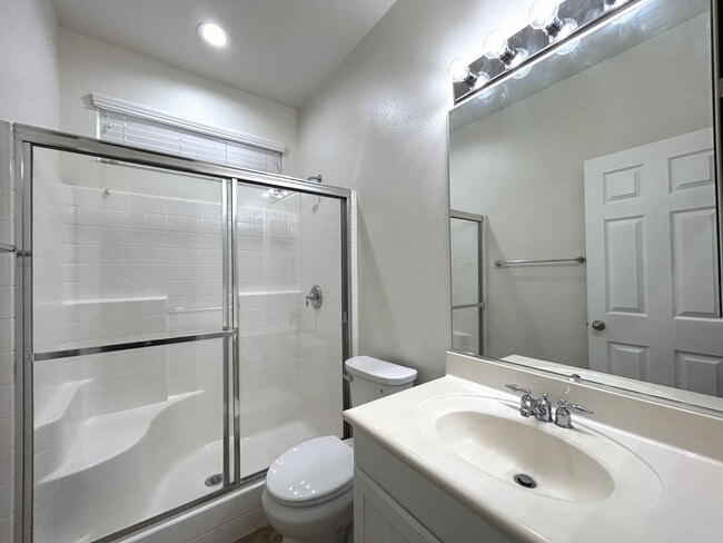 Building Photo - AVAILABLE NOW!! Fully Furnished 5 Bedroom 2.5 Bathroom Two Story Home in Beaumont!!