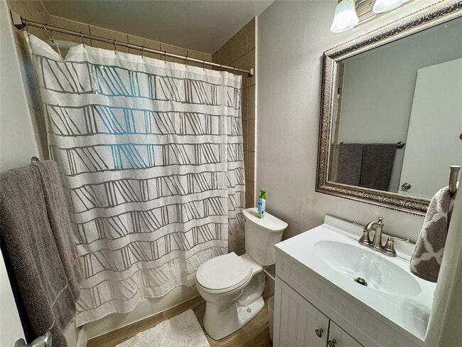 Building Photo - 6406 Kenilworth Dr