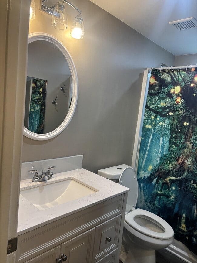 Building Photo - This charming 2-bedroom, 1-bathroom home in the heart of Modesto