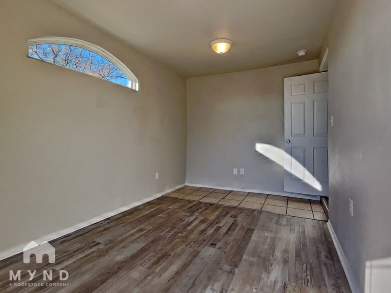 Building Photo - 3309 E 14th St