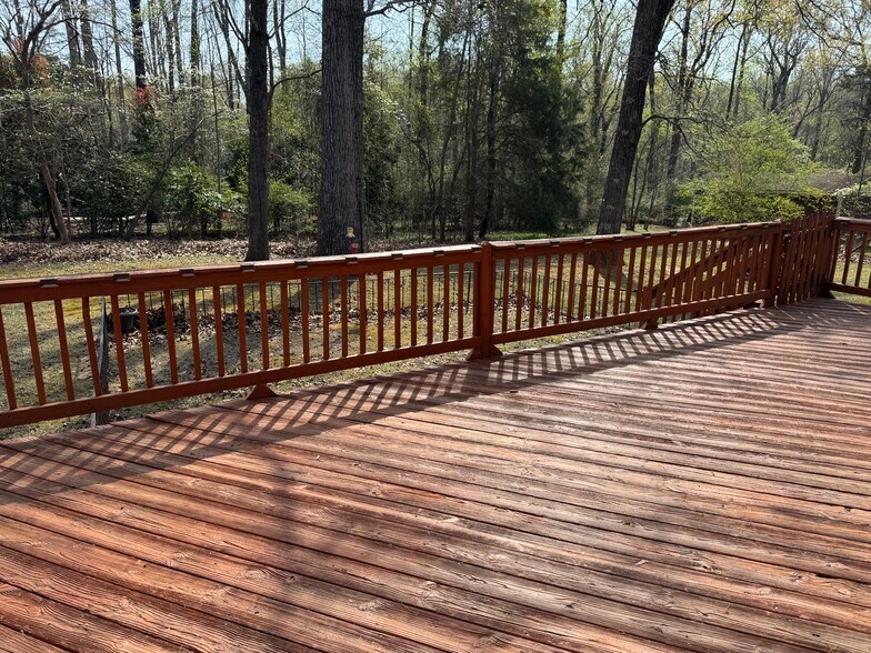 spacious deck located in backyard. - 5109 Forest Oaks Dr