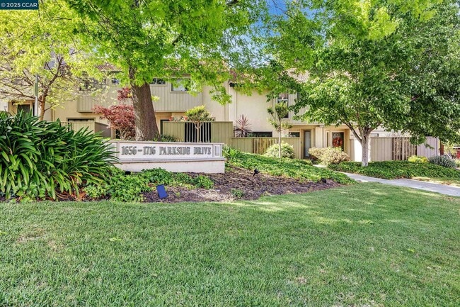 Building Photo - 1668 Parkside Dr