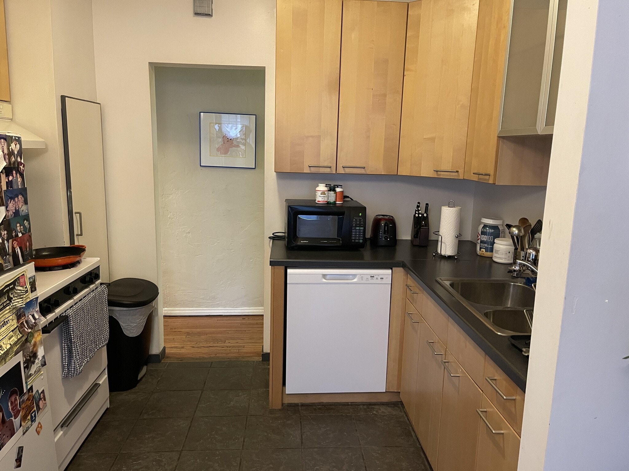 Kitchen - 325 N Gardner St