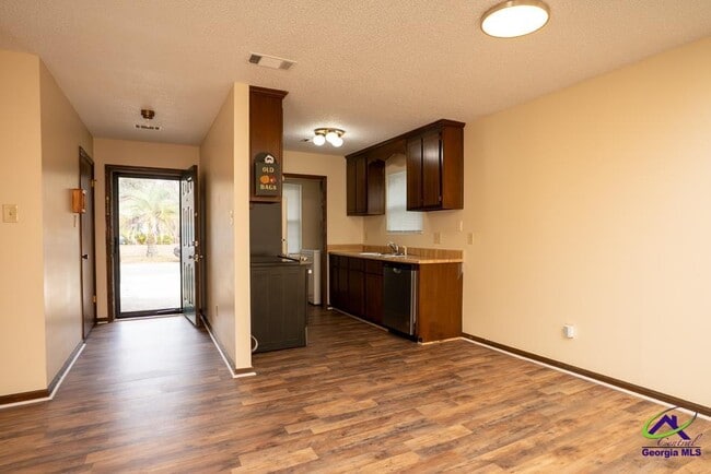 Building Photo - 420 Westcliff Cir