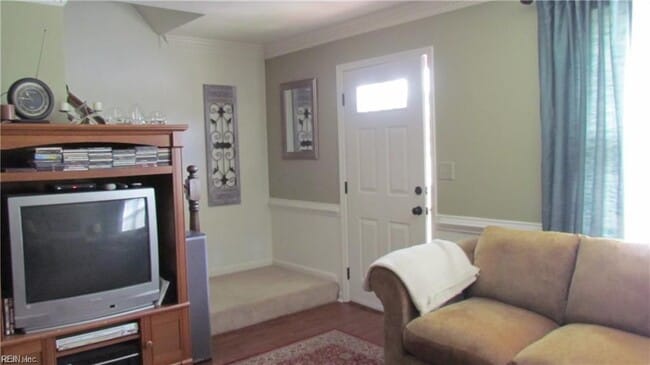 Building Photo - 350 San Roman Dr