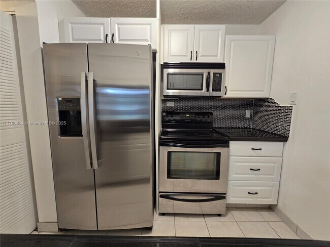 Building Photo - 10421 SW 157th Pl
