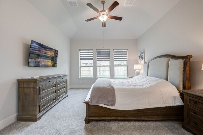 Building Photo - 21820 Enchanted Rock Dr N