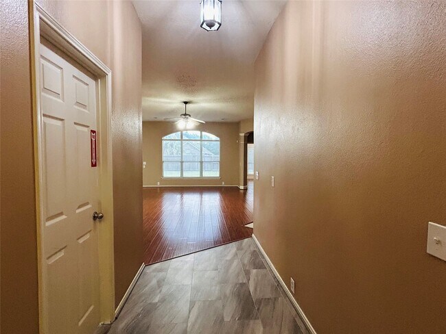 Building Photo - 5018 Rocky Manor Ln
