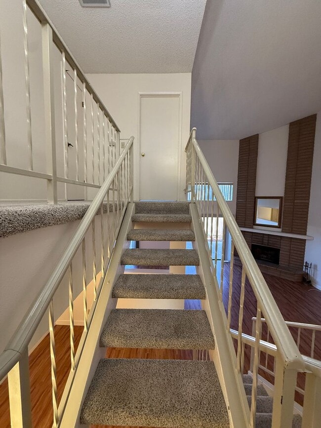Building Photo - Beautiful Two Story Orcutt Town Home in th...