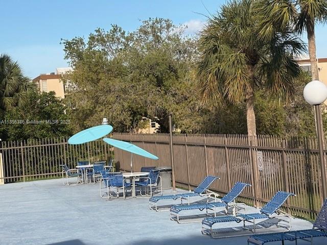 Building Photo - 8893 Fontainebleau Blvd