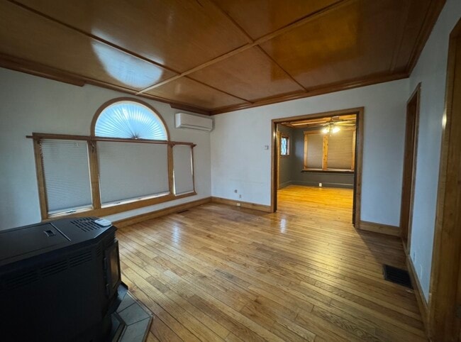 Building Photo - 13 Wawecus Hill Rd