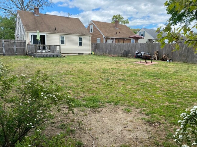 Building Photo - 70 Revere St