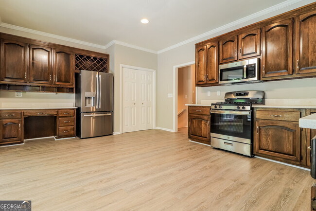 Building Photo - 8601 Stone Creek Ct