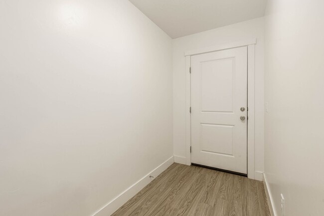 Building Photo - 4 bed | 2 1/2 bath | 2 car garage in Deser...