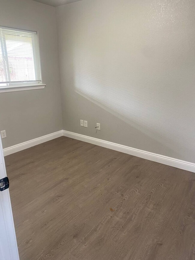 Building Photo - 148 N West St