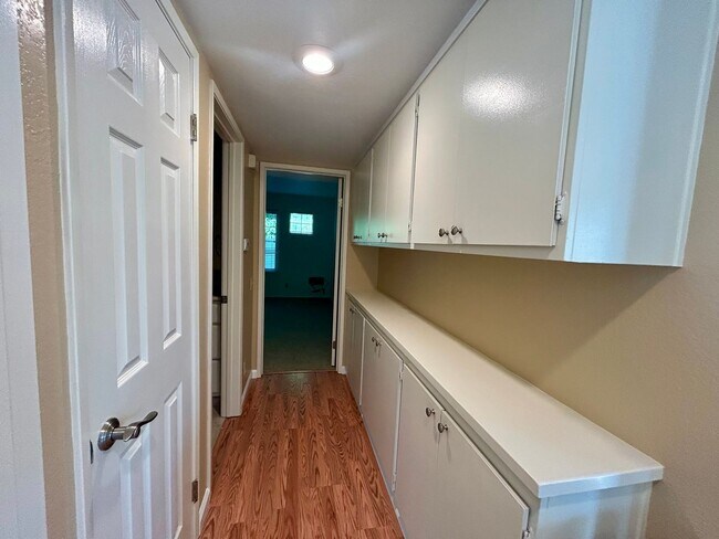 Building Photo - San Roque 3 Bedroom Townhouse - Available Late January