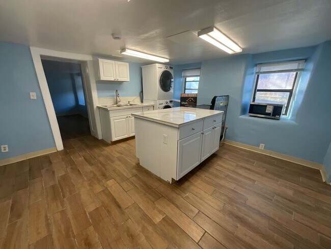 Building Photo - 295 E