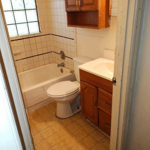 Building Photo - 154 Cameron Rd