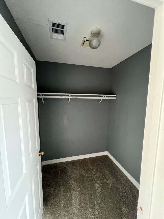 Building Photo - 14003 Hollow Pines Ct