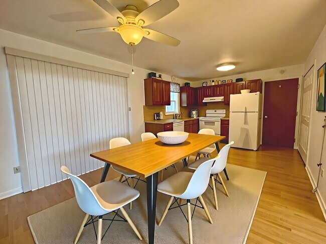 Building Photo - 211 Grandview Cir