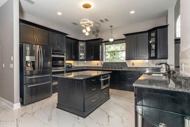 Building Photo - 3548 John Anderson Dr