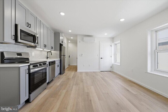 Building Photo - 627 N 16th St