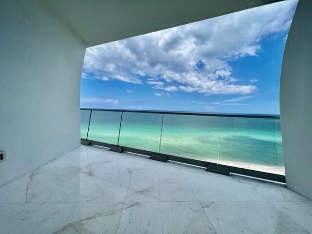 Building Photo - 16901 Collins Ave