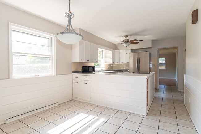 Building Photo - 3 bedroom 1.5 bath 1668 Sqft home just 1 m...