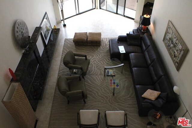 Building Photo - 10400 La Grange Ave