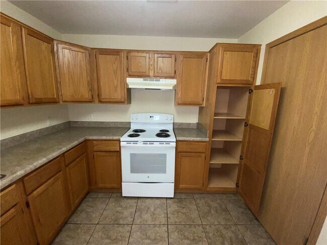 Building Photo - 3230 Memory Ln