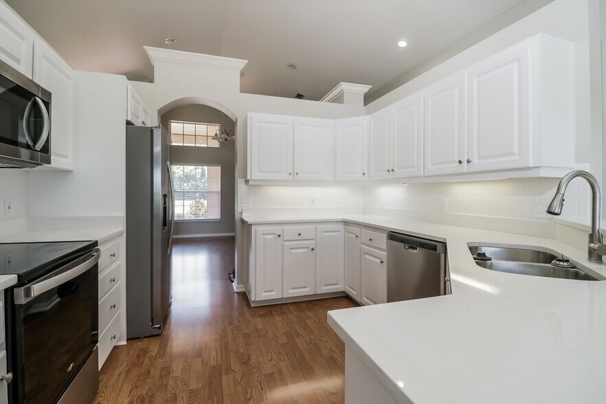 Building Photo - 3157 Oakpark Dr