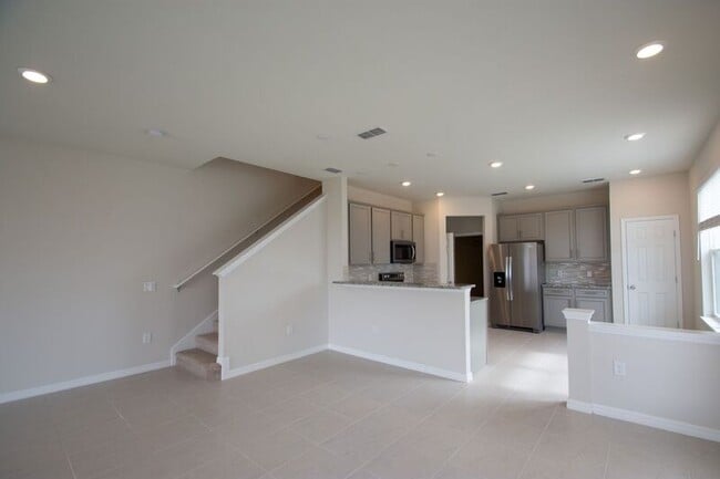 Building Photo - 3936 Plainview Dr
