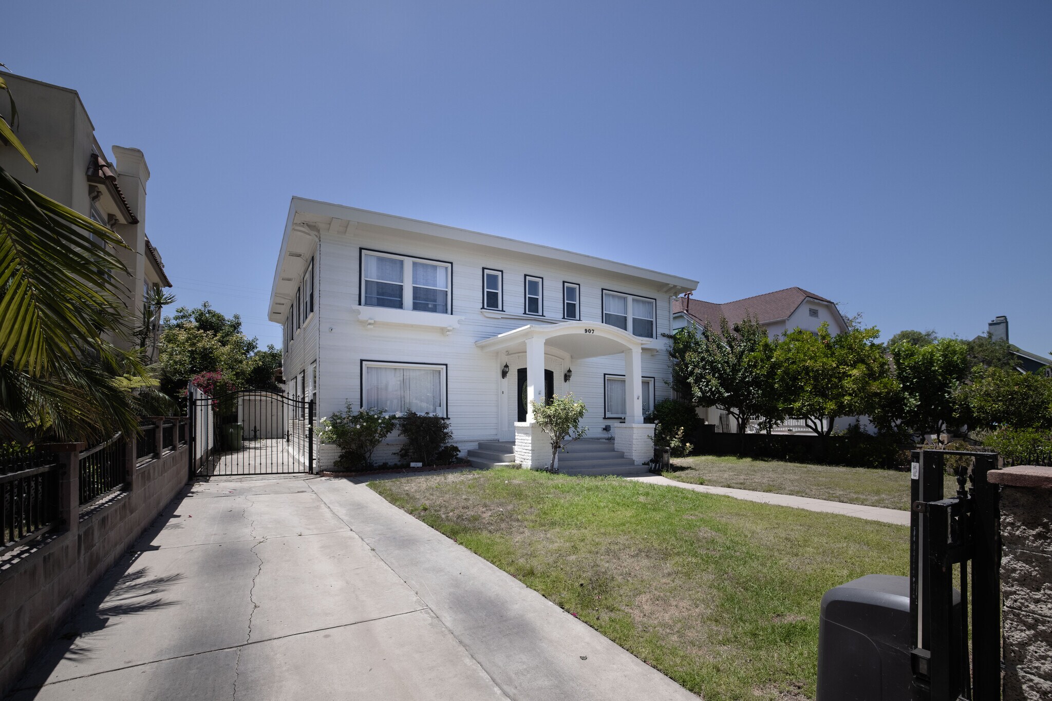 Building Photo - 907 Westchester Pl