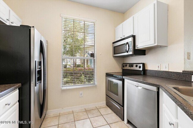Building Photo - 13703 Richmond Park Dr N