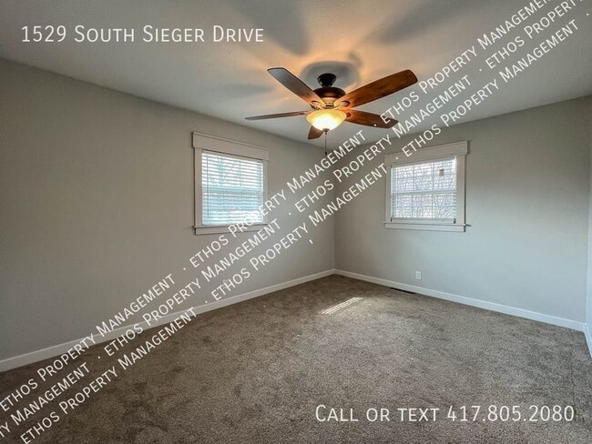 Building Photo - 1529 S Sieger Dr
