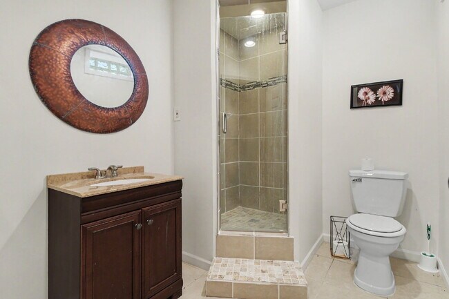 Building Photo - SPEICAL offer- MOVE IN READY 3 bedroom home!