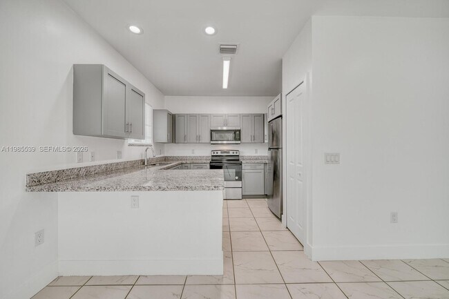 Building Photo - 14708 NE 7th Ave